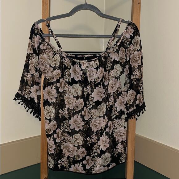 American Rag Floral Off-Shoulder Women's Top Size Large - Picture 3 of 3